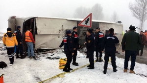 Isparta'da yolcu otobüsü devrildi: 29 yaralı
