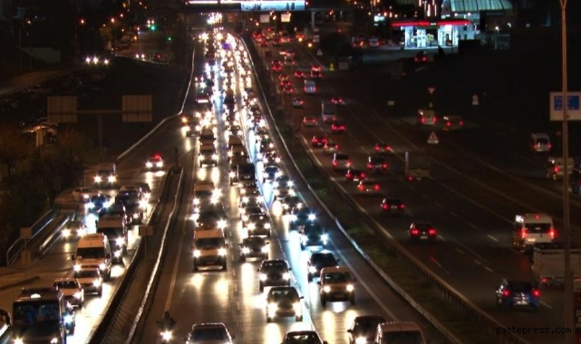 İstanbul'da haftanın ilk iş gününde trafik yoğunluğu!