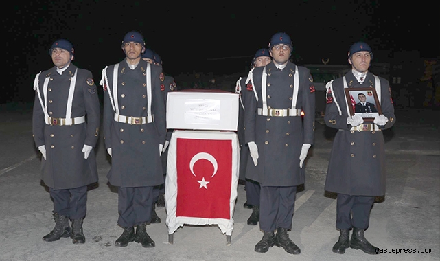 Hakkari'de şehit olan asker için tören!