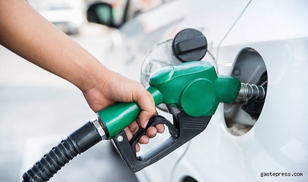 Benzine 1 lirayı aşan indirim!