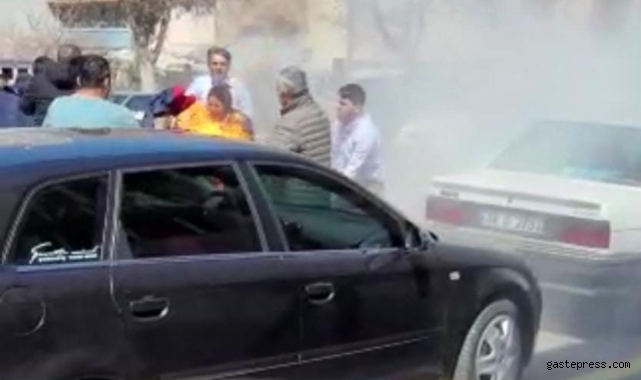 Belediye önünde kendini ateşe verdi: 6 Yaralı!