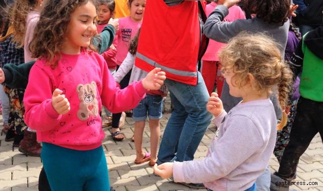 Kocasinan'dan Kardeş Belediye Türkoğlu'nda Çocuklar için Sokak Oyunları Şenliği!