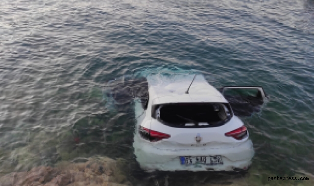 Gevaş’ta araç göle uçtu: 2 ölü!