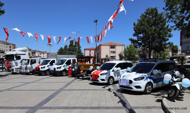 Kayseri Yahyalı Belediyesi Yeni Araçlarını Törenle Tanıttı!