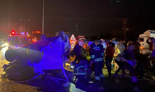 Samsun'da panelvan araç aydınlatma direğine çarptı: 7'si ağır 9 yaralı!