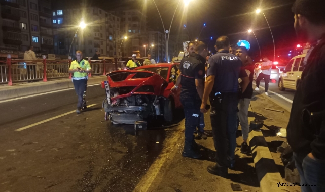 Kaza yapan aracı gören abla kardeşini aradı!