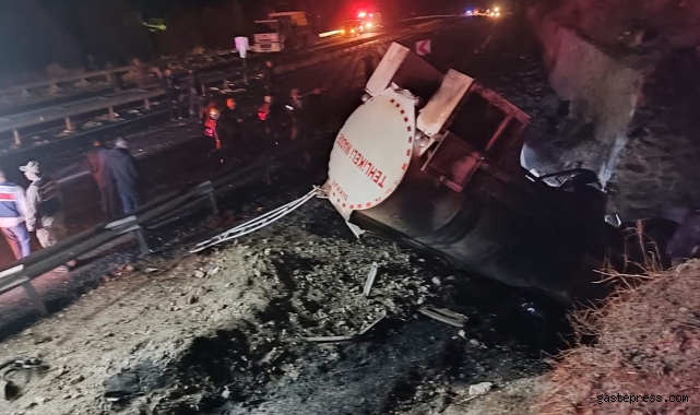Erzurum’da devrilen yakıt tankeri alev aldı: Sürücü yanarak hayatını kaybetti!