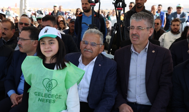Kayseri protokolü gençlerle fidan dikti!