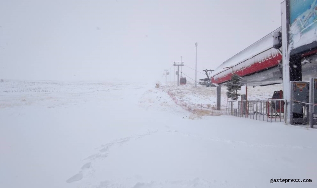 Erciyes'te kar sevinci!