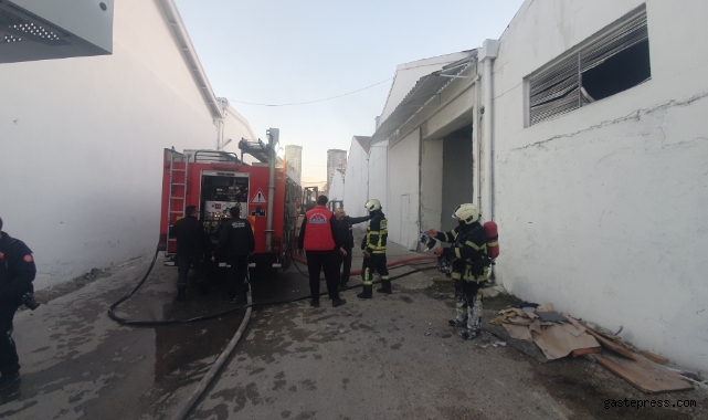 Kayseri'de iş yeri deposunda çıkan yangını itfaiye söndürdü!