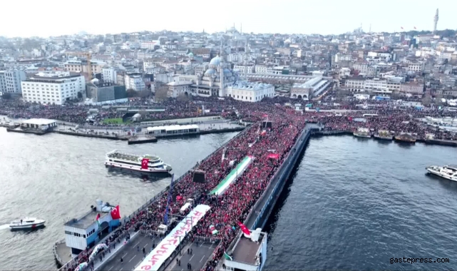 Galata Köprüsü'nde düzenlenen Filistin'e destek yürüyüşüne binlerce vatandaş akın etti!