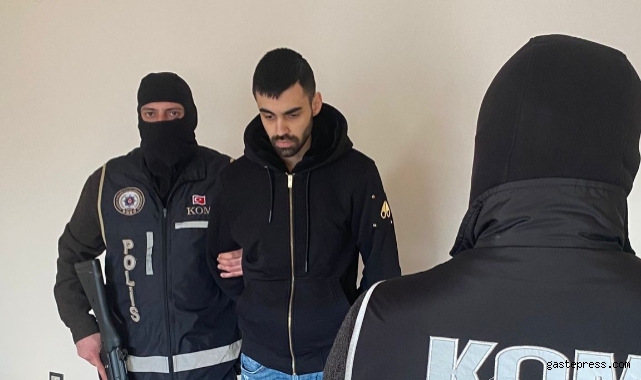 İnterpol tarafından kırmızı bültenle aranan zanlı İzmir’de yakalandı