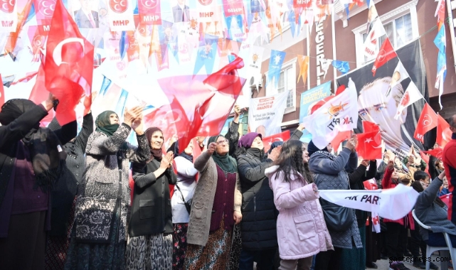 Sarıoğlan’da coşkulu kalabalık, Başkan Büyükkılıç’ı bağrına bastı!