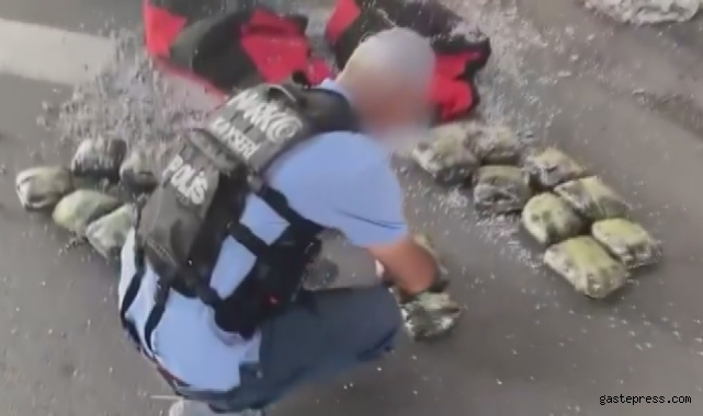 Aracın gizli bölmesinden 10 kilo uyuşturucu çıktı!