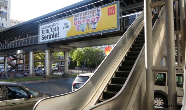 Kayseri'de McDonald's'ın reklamının üzerinde dikkat çeken pankart!