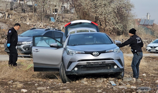 Çalıntı plakalı araçla polisin 'dur' ihtarına uymayan şüpheliler yakalandı!