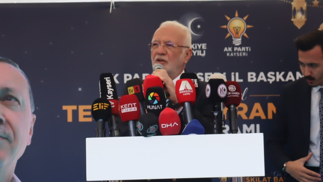 Elitaş: "Diploma meselesini şikayet eden, Cumhuriyet Halk Partililer. Yolsuzlukları, rüşveti, şantajı şikayet edenler yine onlar"