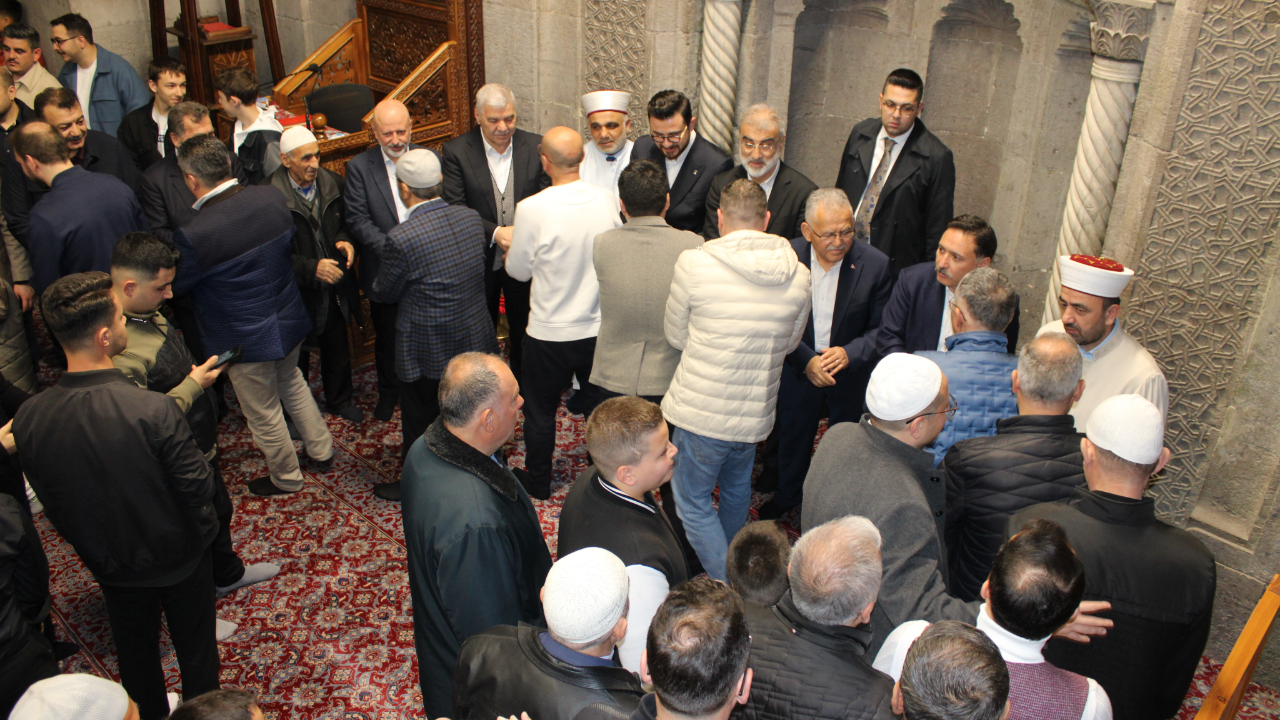 Bayram namazında camiler doldu taştı!