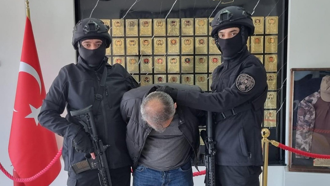 FETÖ üyesi ihraç öğretim üyesi yakalandı!