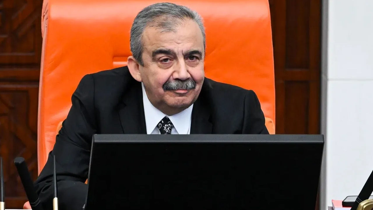 Sırrı Süreyya Önder kalp krizi geçirdi ameliyatı bitti mi işte son durumu!