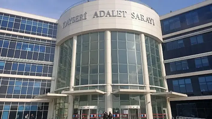 Tutuksuz sanık tutuklandı mahkeme salonu karıştı!