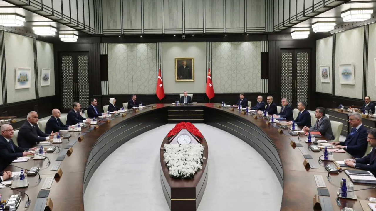Erdoğan başkanlığında kabine toplanıyor: Gündem deprem ve terör!