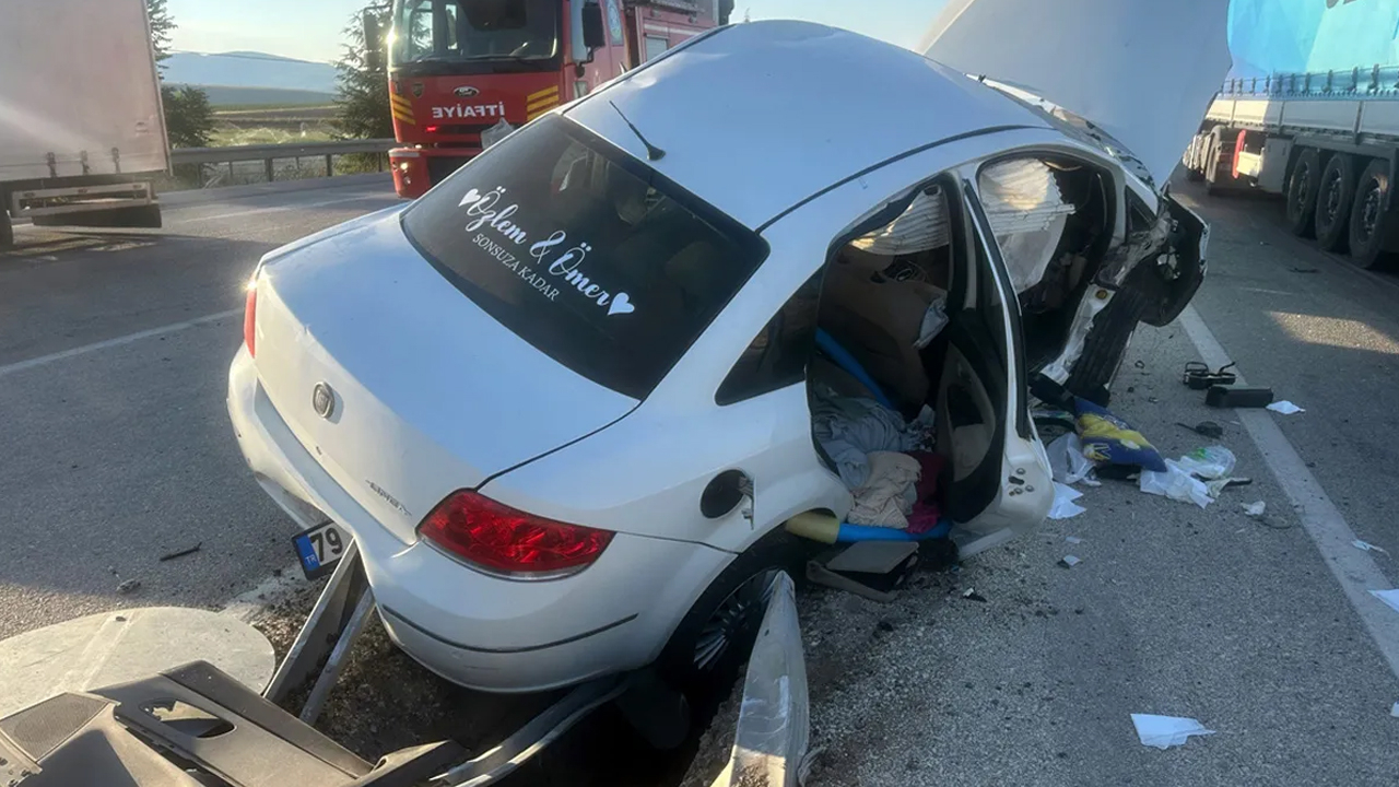 Afyonkarahisar'da feci kaza! Üsteğmen öldü, otomobildeki yazı dikkat çekti!