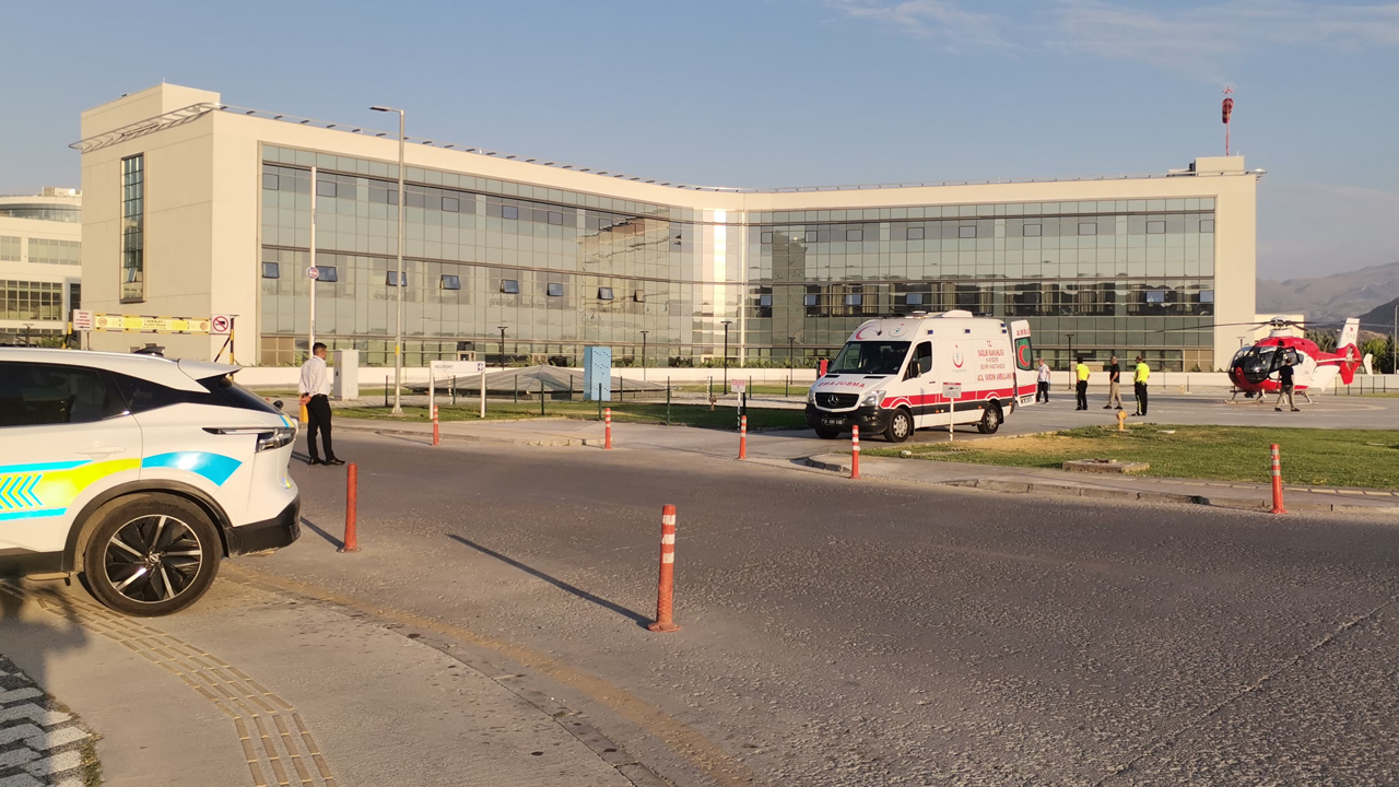 Kamyon ile otomobil çarpıştı: 2 polis yaralı!