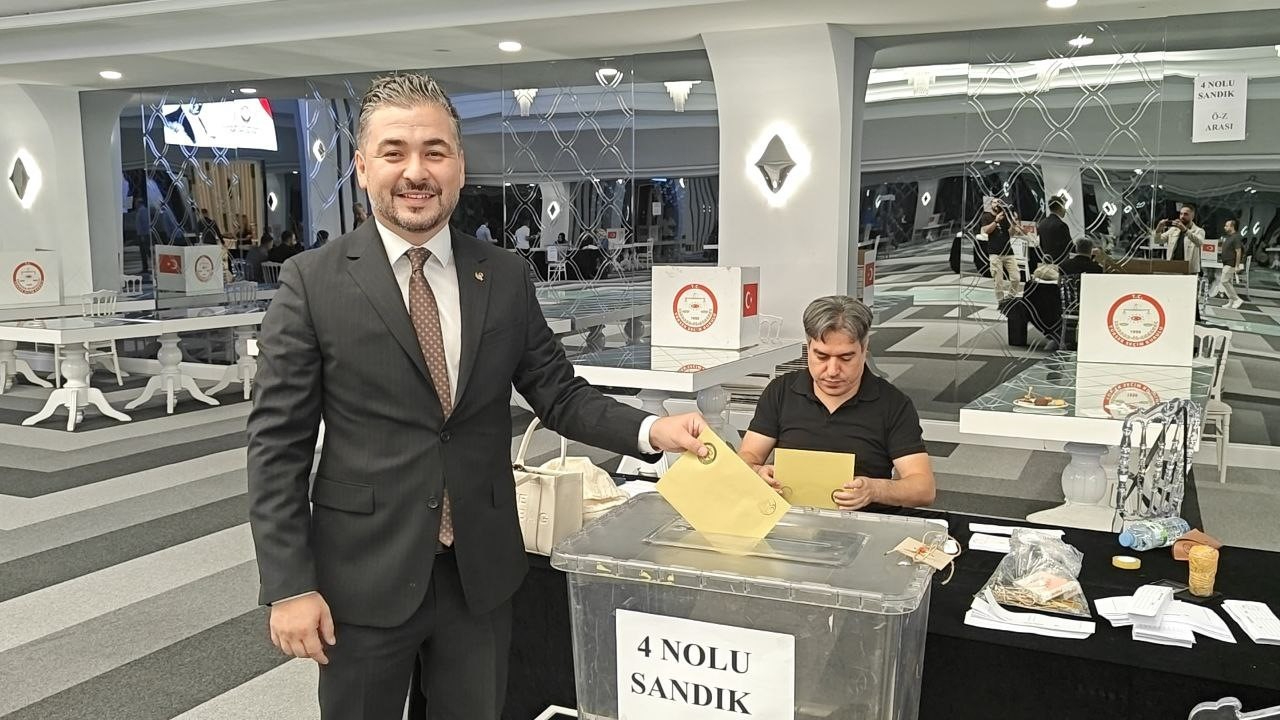 Kayseri Eczacı Odası'nda Uğur Nuri Akın güven tazeledi!