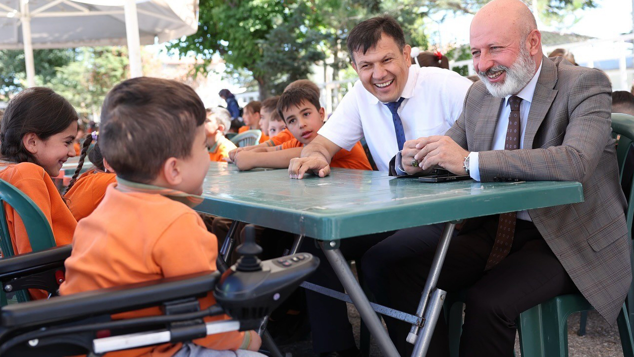 Başkan Çolakbayrakdar: "Her çocuk bir tebessümle dünyayı güzelleştirir"
