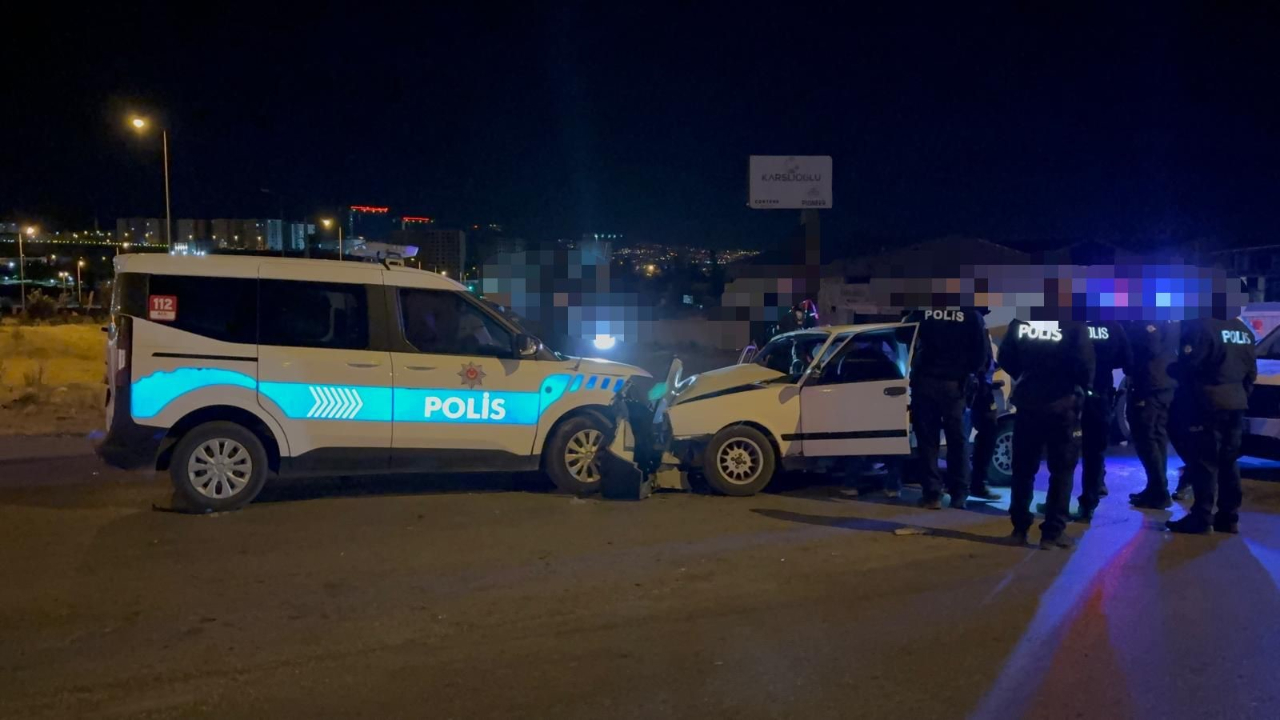 'Dur' ihtarına uymayan otomobil sürücüsü polis otosuna çarptı: 2 polis memuru yaralı!
