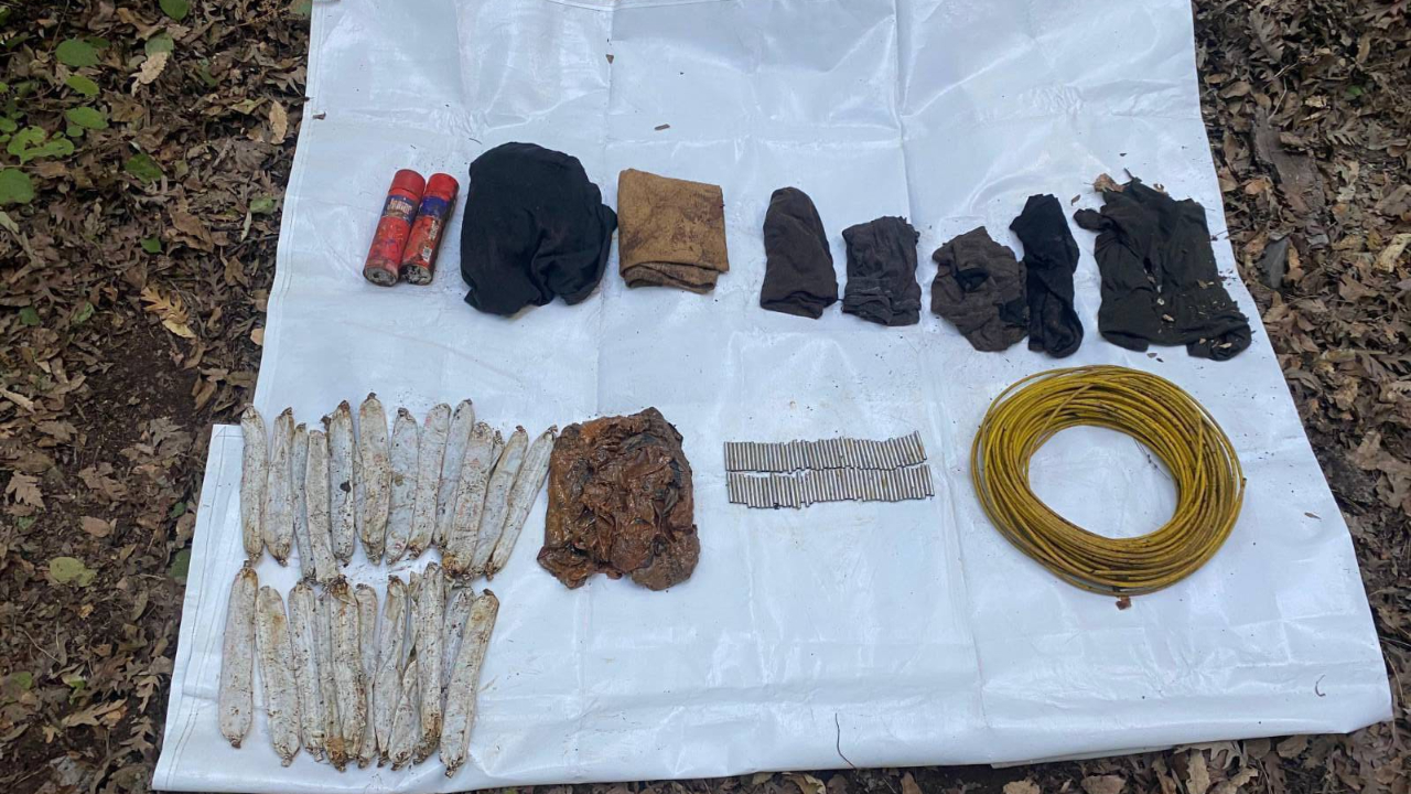 PKK'lı teröristlerin kullandığı mağarada patlayıcı maddeler ele geçirildi!