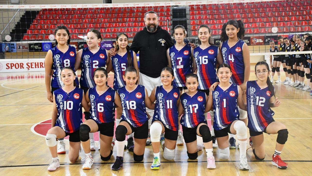 Erciyes Voleybol Midi Kızlar Takımı Süper Lig'de Göz Dolduruyor!