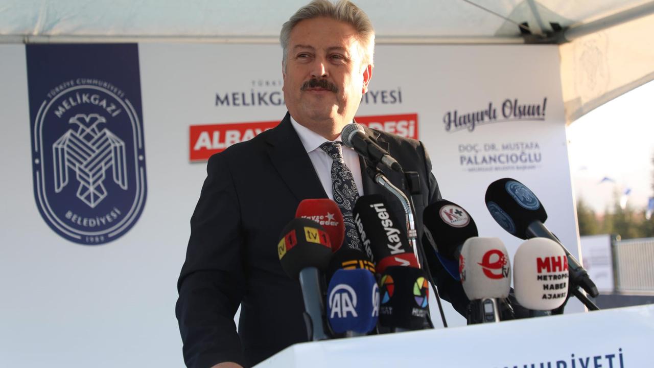Melikgazi’nin ulaşıma kazandırdığı Albayrak Caddesi açıldı, 242 milyonluk yeni araçlar tanıtıldı!