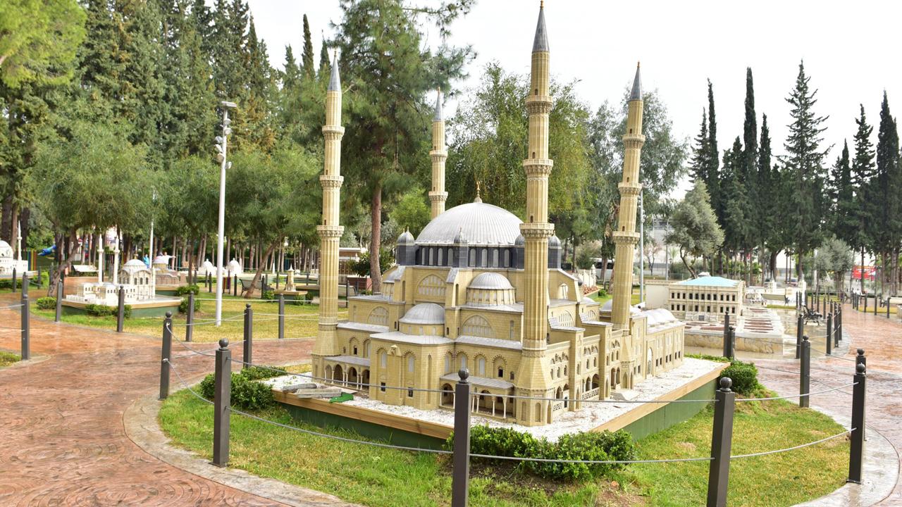 Türkiye'nin 81 ilindeki mimari eserler minyatürleriyle sergileniyor!