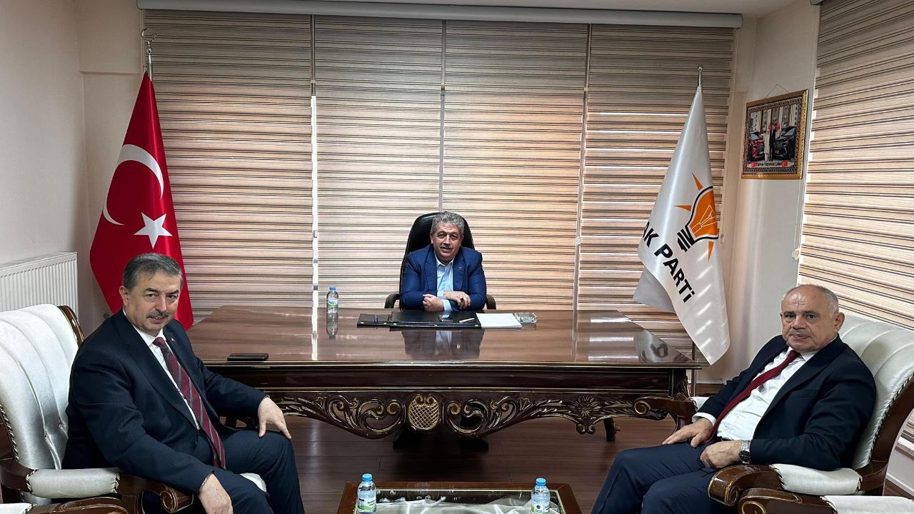 AK Parti Kayseri Milletvekili Bayar Özsoy, İl Başkanlığı'nda Belediye Başkanlarıyla Bir Araya Geldi!