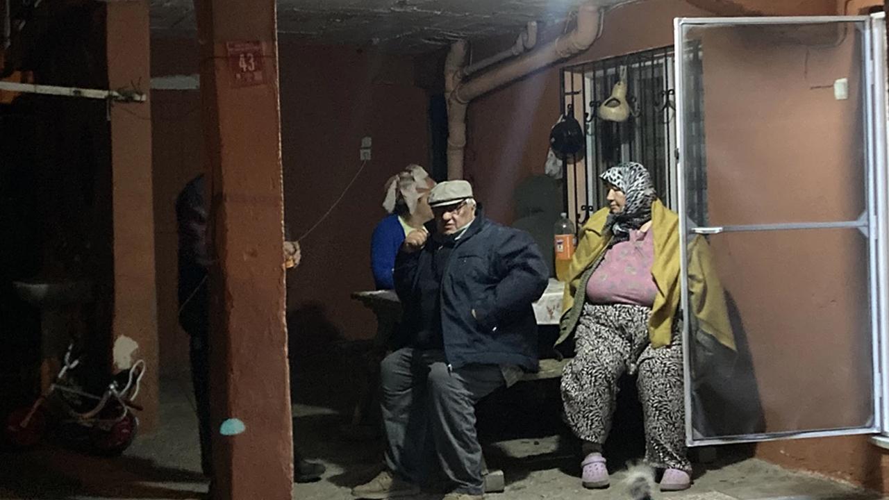 Balıkesir Sındırgı'da sabaha karşı peş peşe 4 deprem oldu!