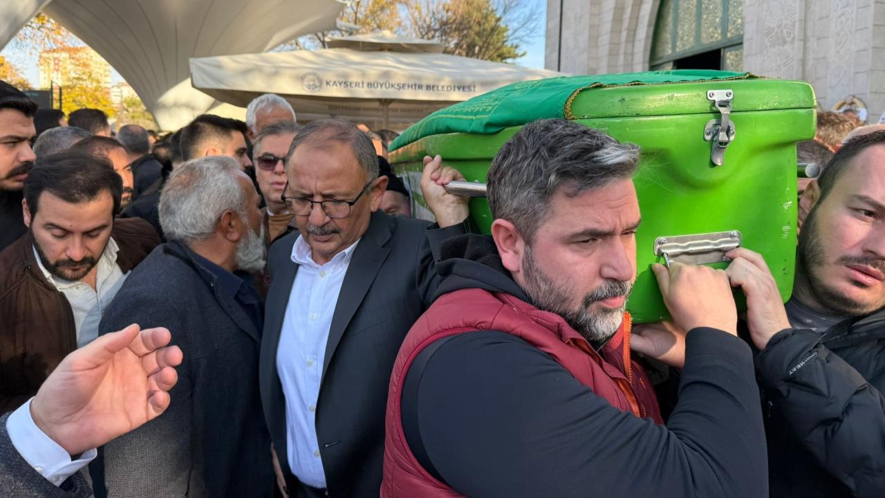 Kayseri'nin tanınan siması Şeref Yaroğlu toprağa verildi!