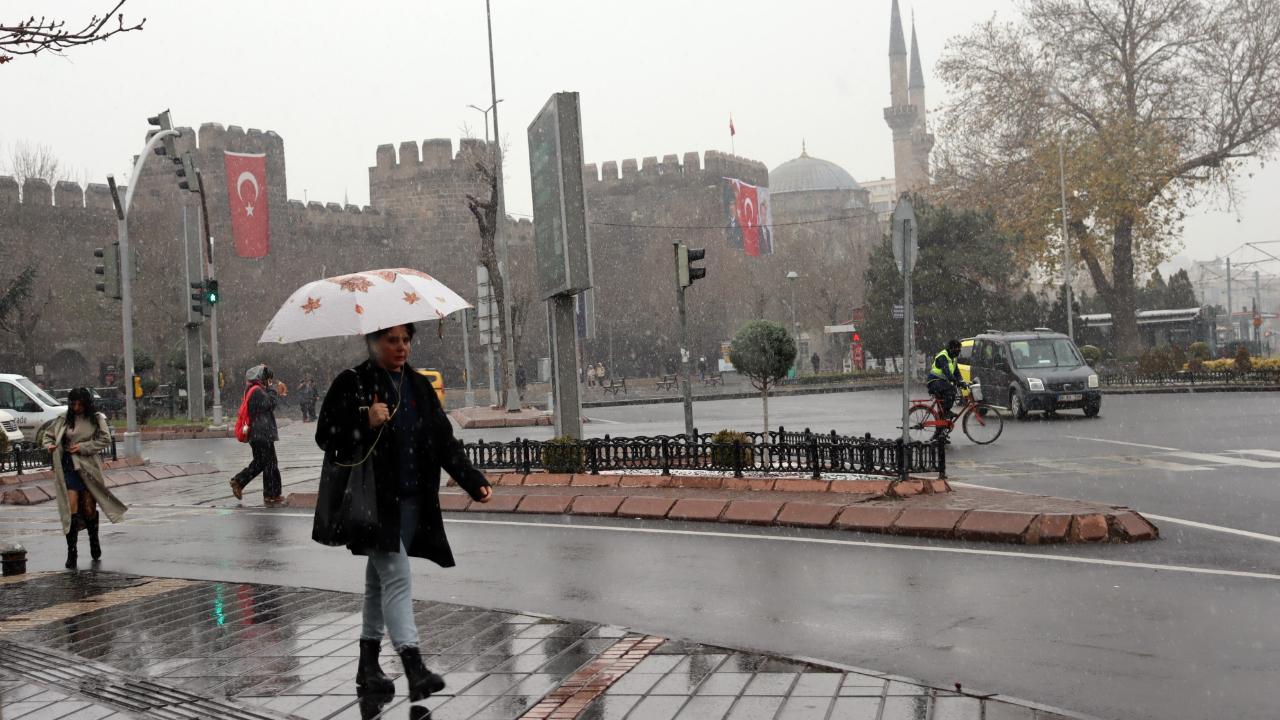 Kayseri'de kar yağışı etkili oldu!