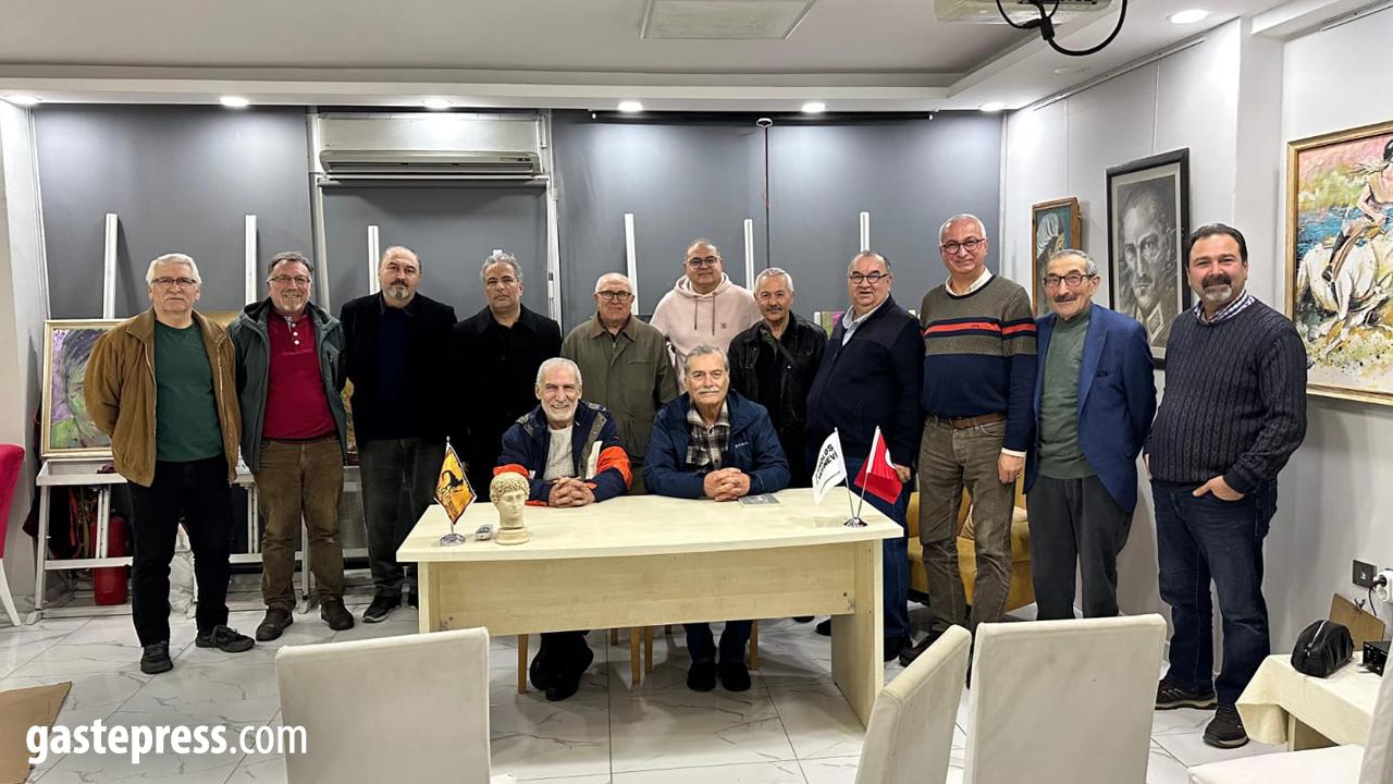Kent Yazarları Yayınevinde Buluştu: Tmolos’ta Kelimenin, Kalemin ve Hakikatin Masası Kuruldu!