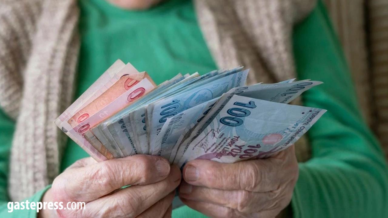 Bankalarda Emekli Promosyonu Yarışı Kızıştı: Bazı Bankalar 50 Bin TL’ye Kadar Ödül Veriyor!