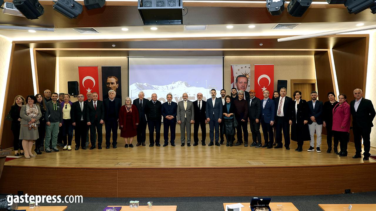 Erciyes’in Zirvesinden Yükselen İlham: İlmiye Bergman Belgeseli Talas’ta Yoğun İlgi Gördü!