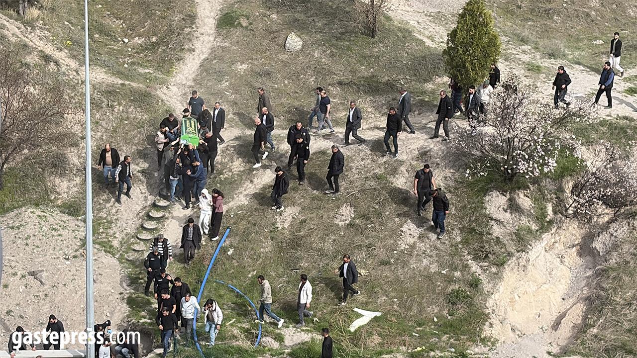 Kayıp Olarak Aranan 18 Yaşındaki Genç Dağlık Alanda Ölü Bulundu!
