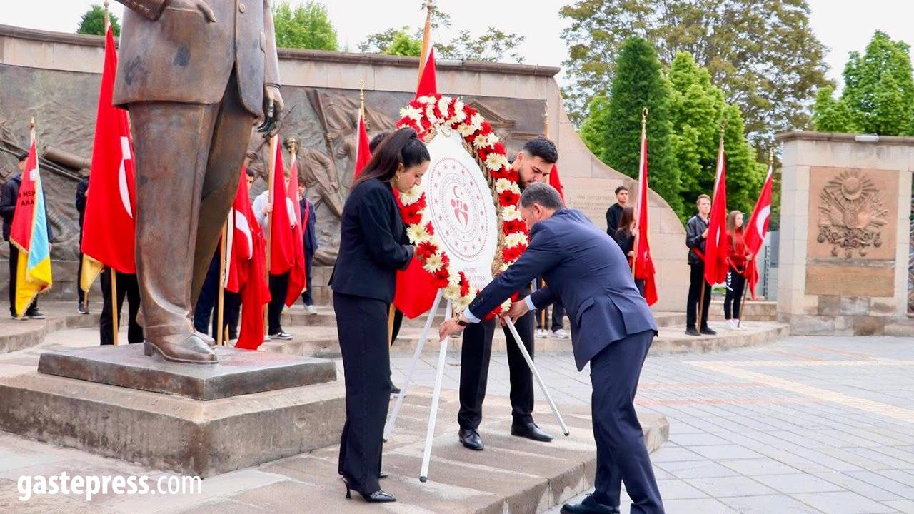 Kayseri’de 19 Mayıs Coşkusu Çelenk Sunumuyla Başladı!