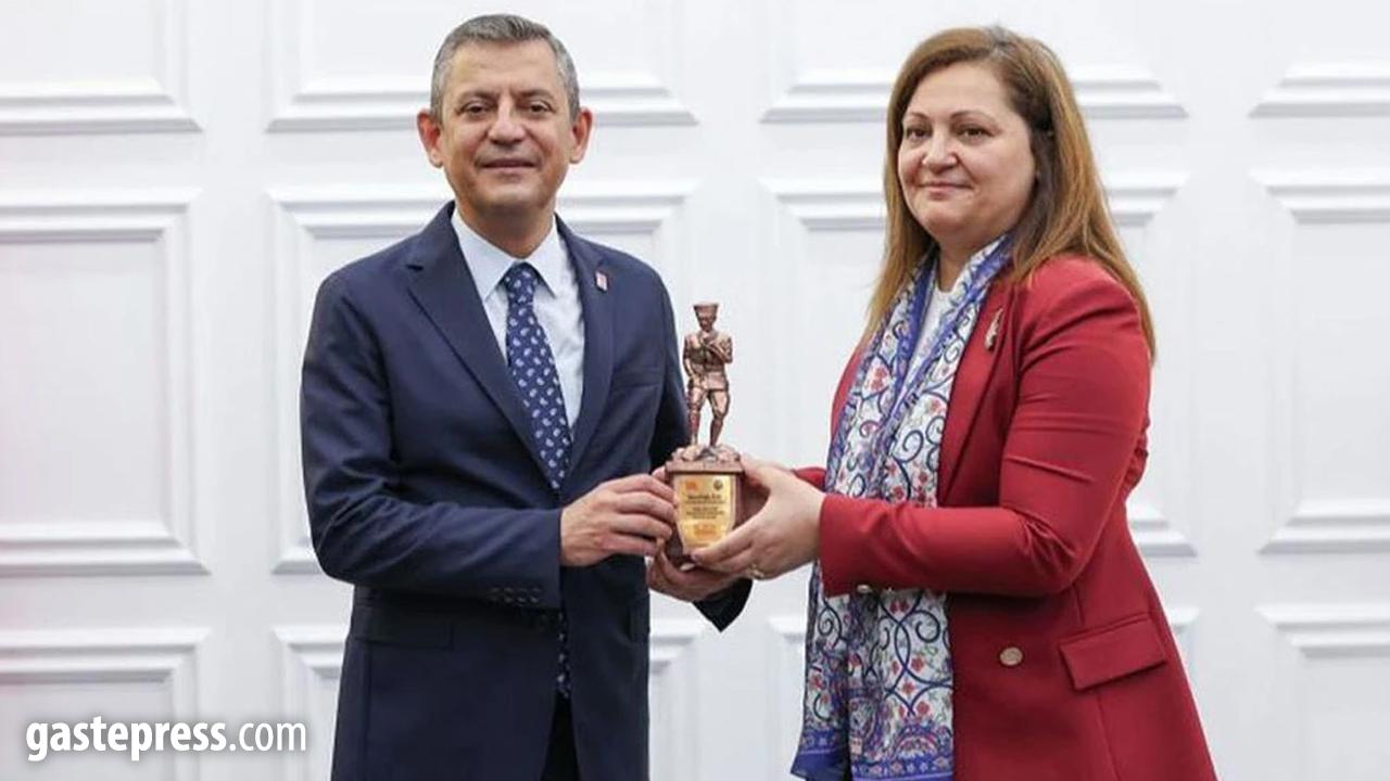 Özgür Özel, Burcu Köksal ile ilgili ilk kez konuştu: Kocanı boşa partine bunu yapma dedim!