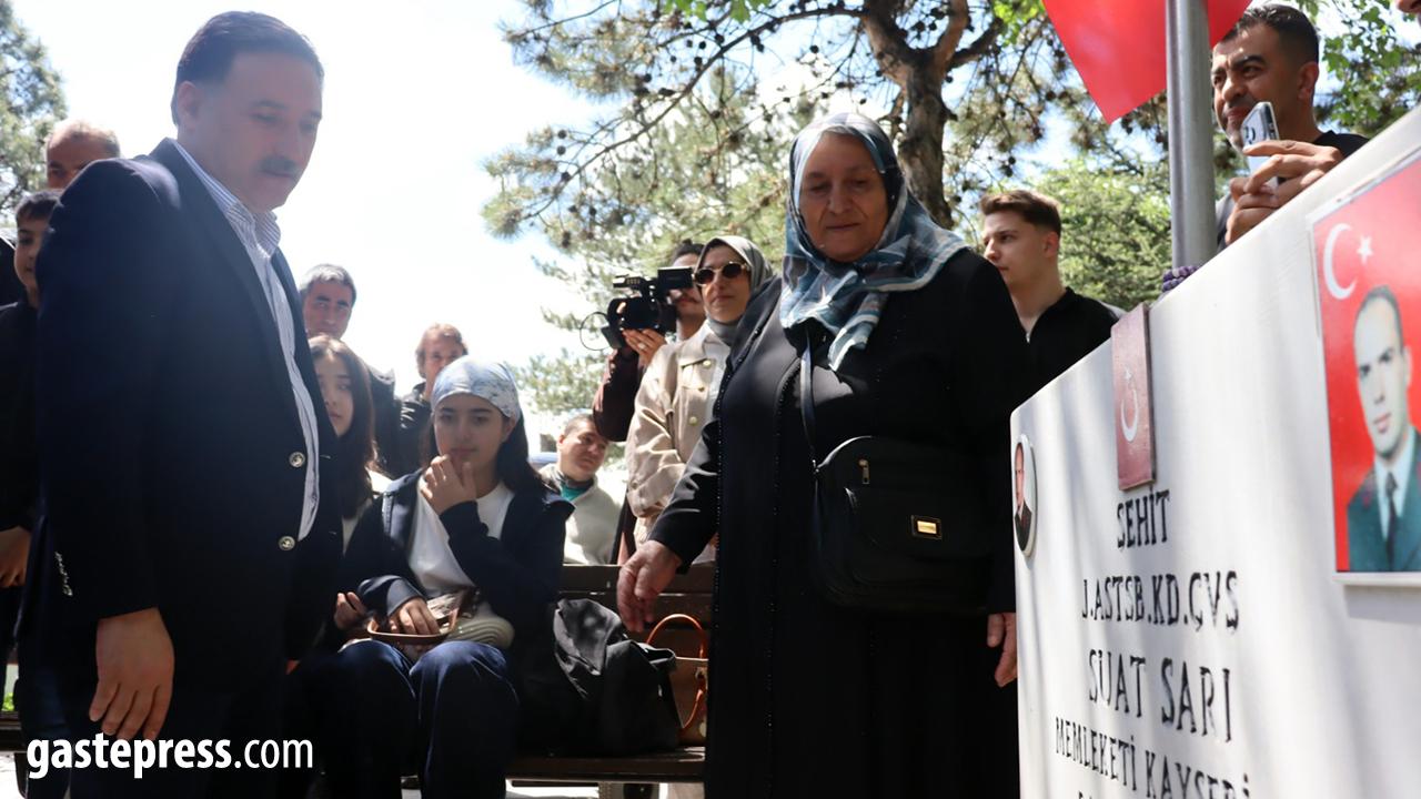Şehitlikte Hüzünlü Arife: Kayseri Protokolü Şehitleri Dualarla Andı