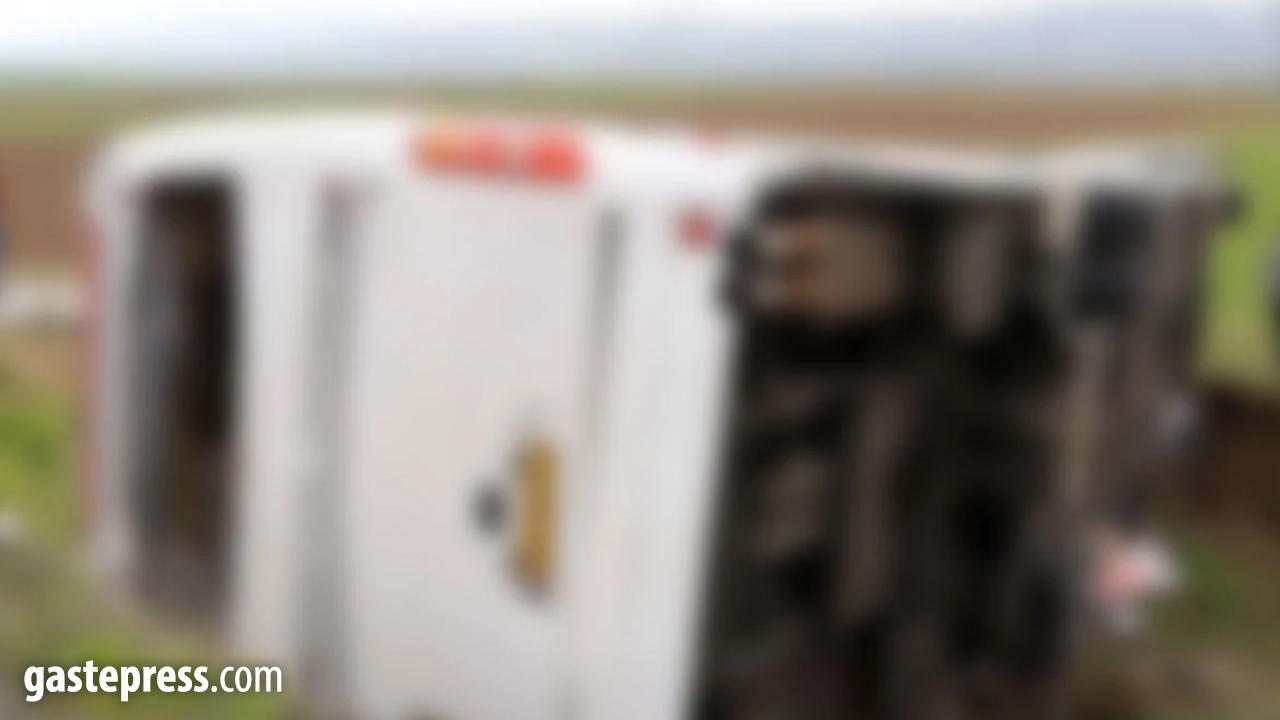 Yolcu otobüsü devrildi! 8 kişi hayatını kaybetti!