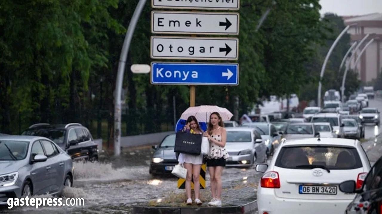 Ankara'da iş yerlerini su bastı, yollar kapandı!