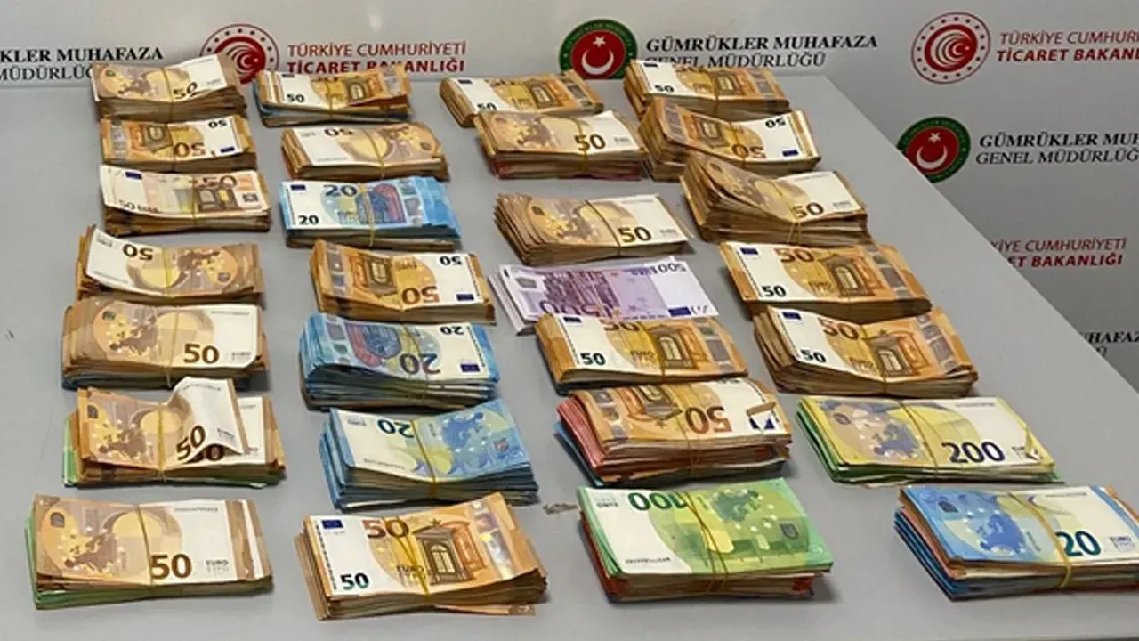 Antalya Havalimanı'nda bebek bezine gizlenmiş 381 bin avro e
