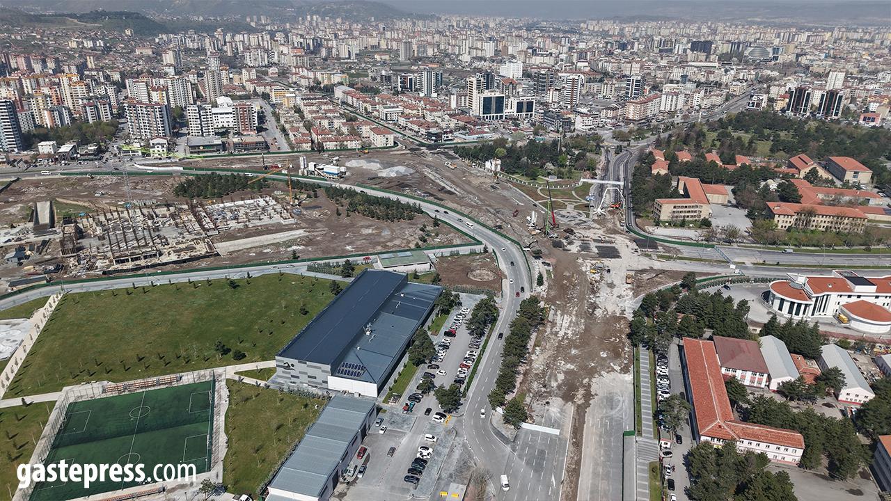 Büyükşehir Belediyesi’nden Sınav Hassasiyeti: Kartal Kavşağı’nda Çalışmalara YKS Molası!